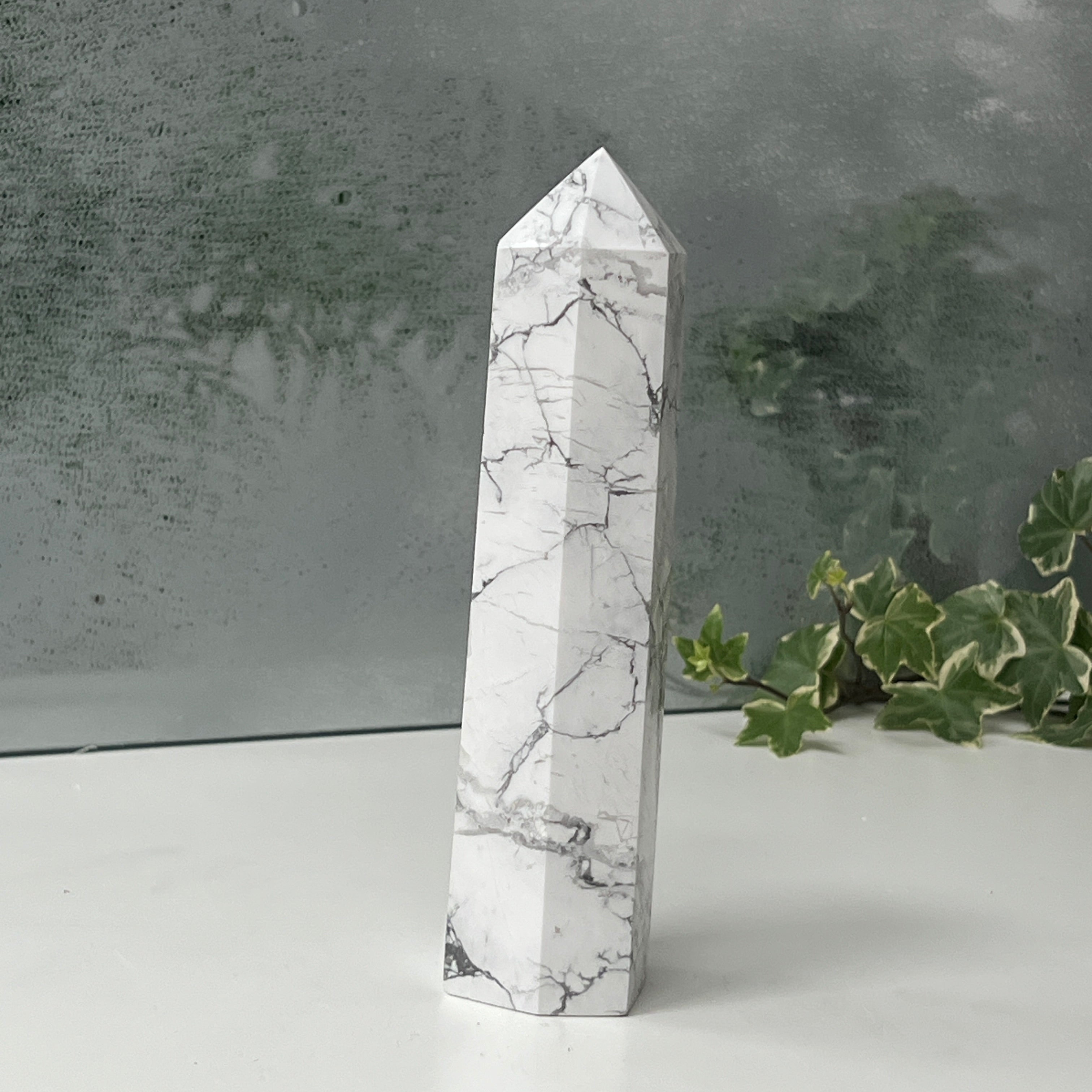 Obelisc howlit alb | Model L4