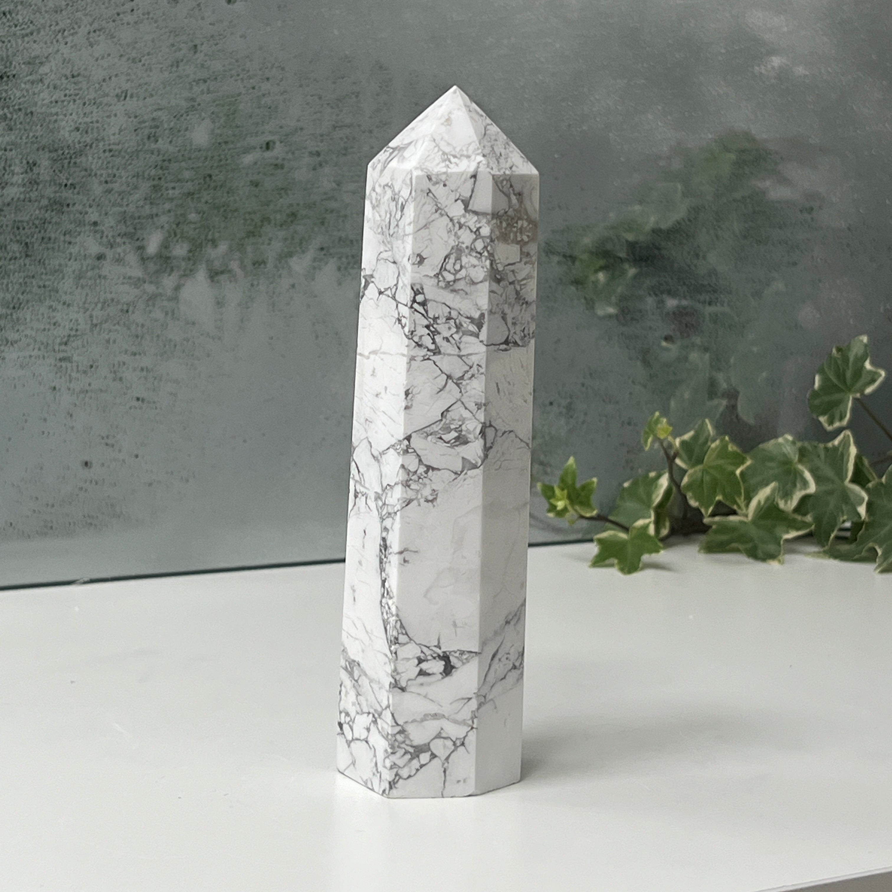 Obelisc howlit alb | Model L5