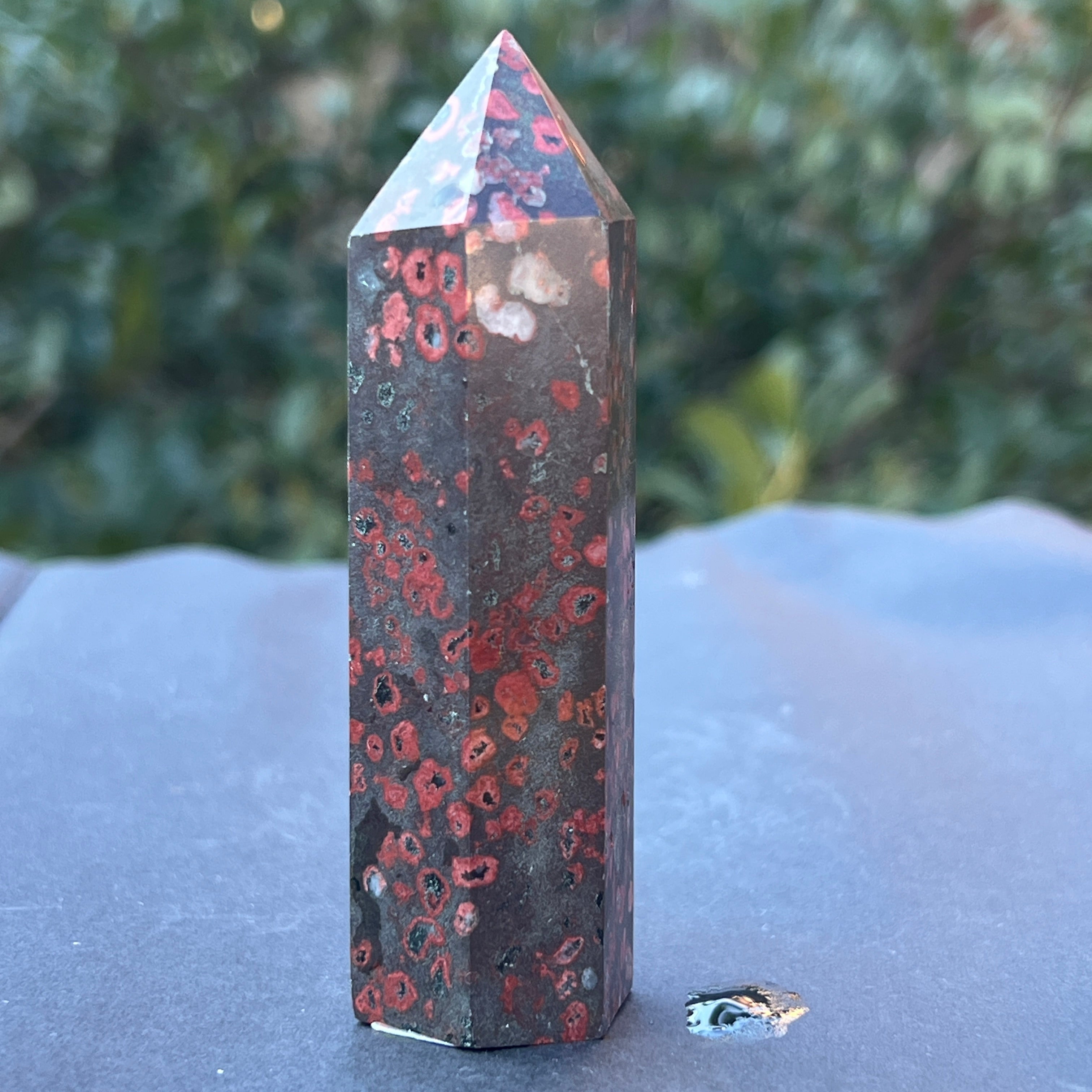 Obelisc jasp floare de prun m1
