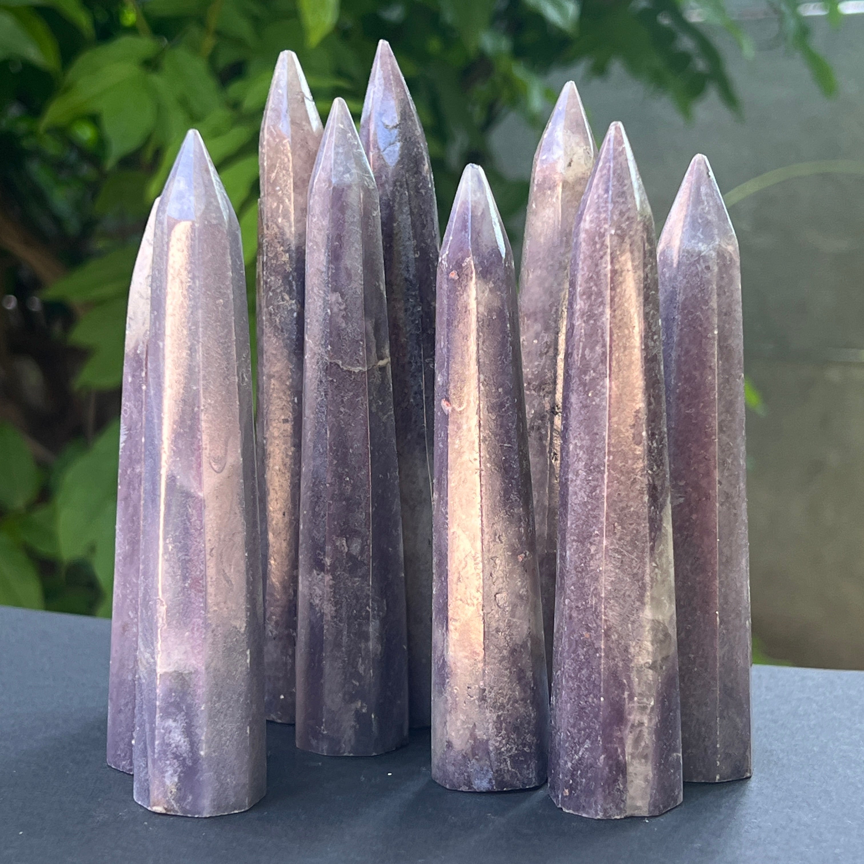 Obelisc lepidolit conic
