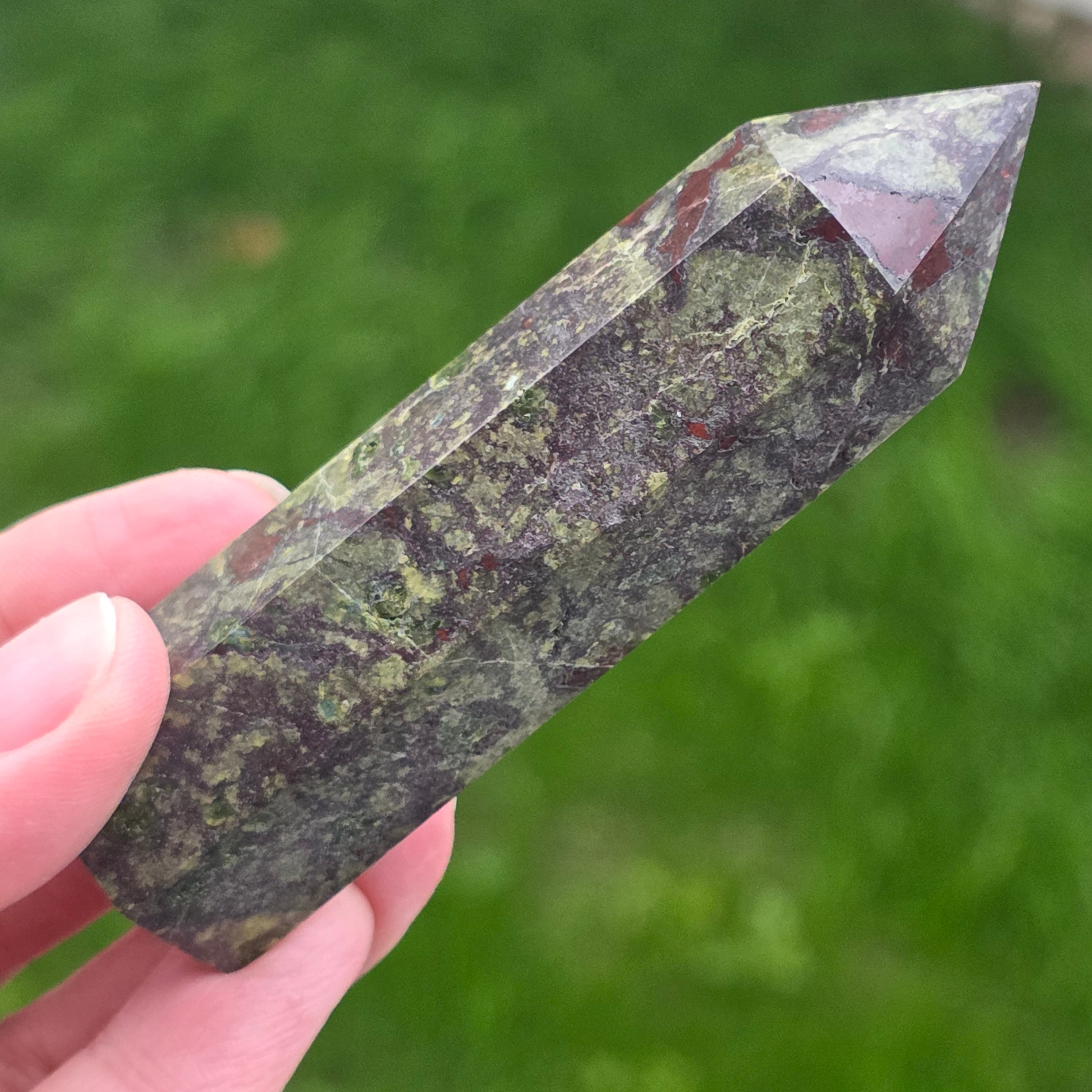 Obelisc mini piatra sangele dragonului (epidot&piedmontit) m4