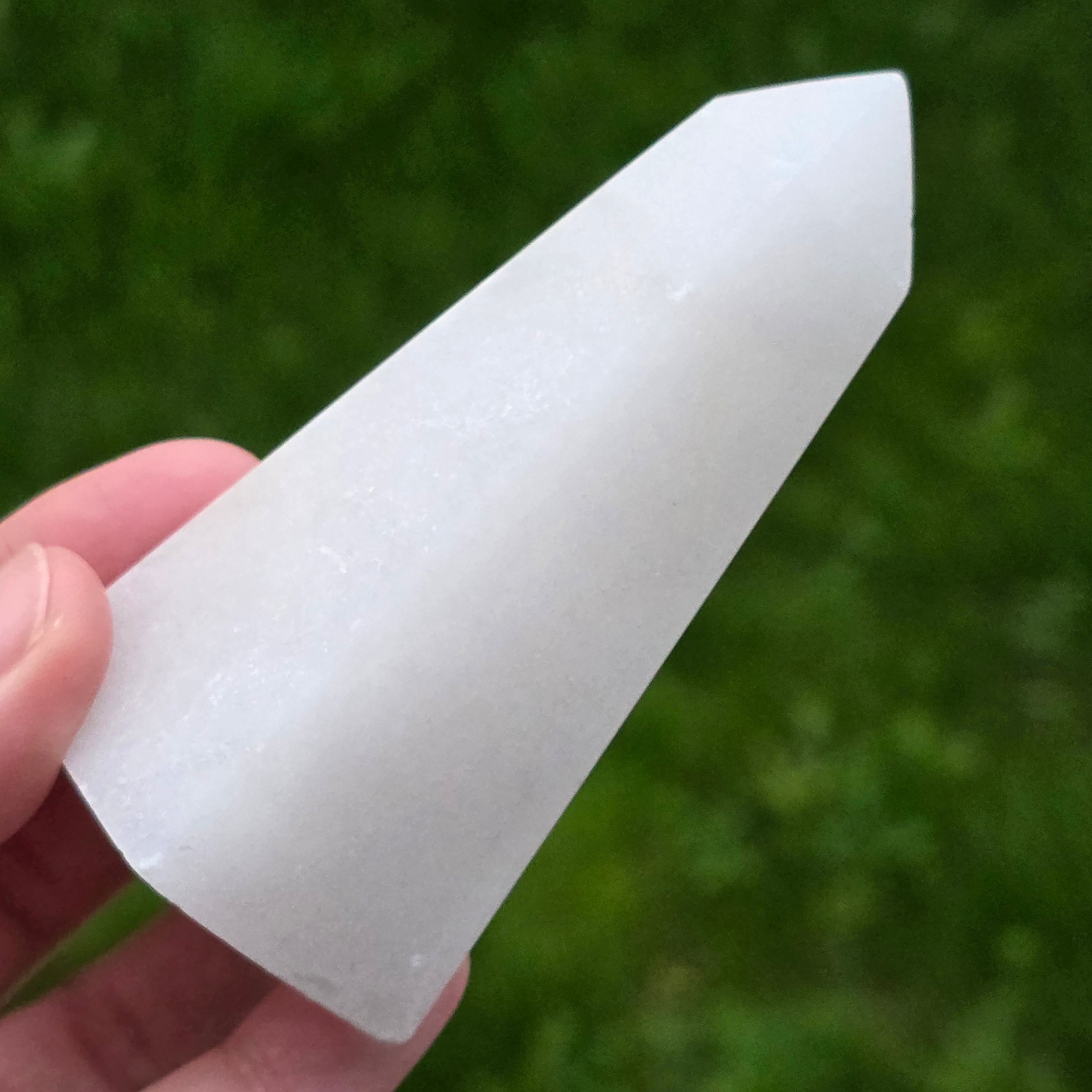 Obelisc onix alb model 2