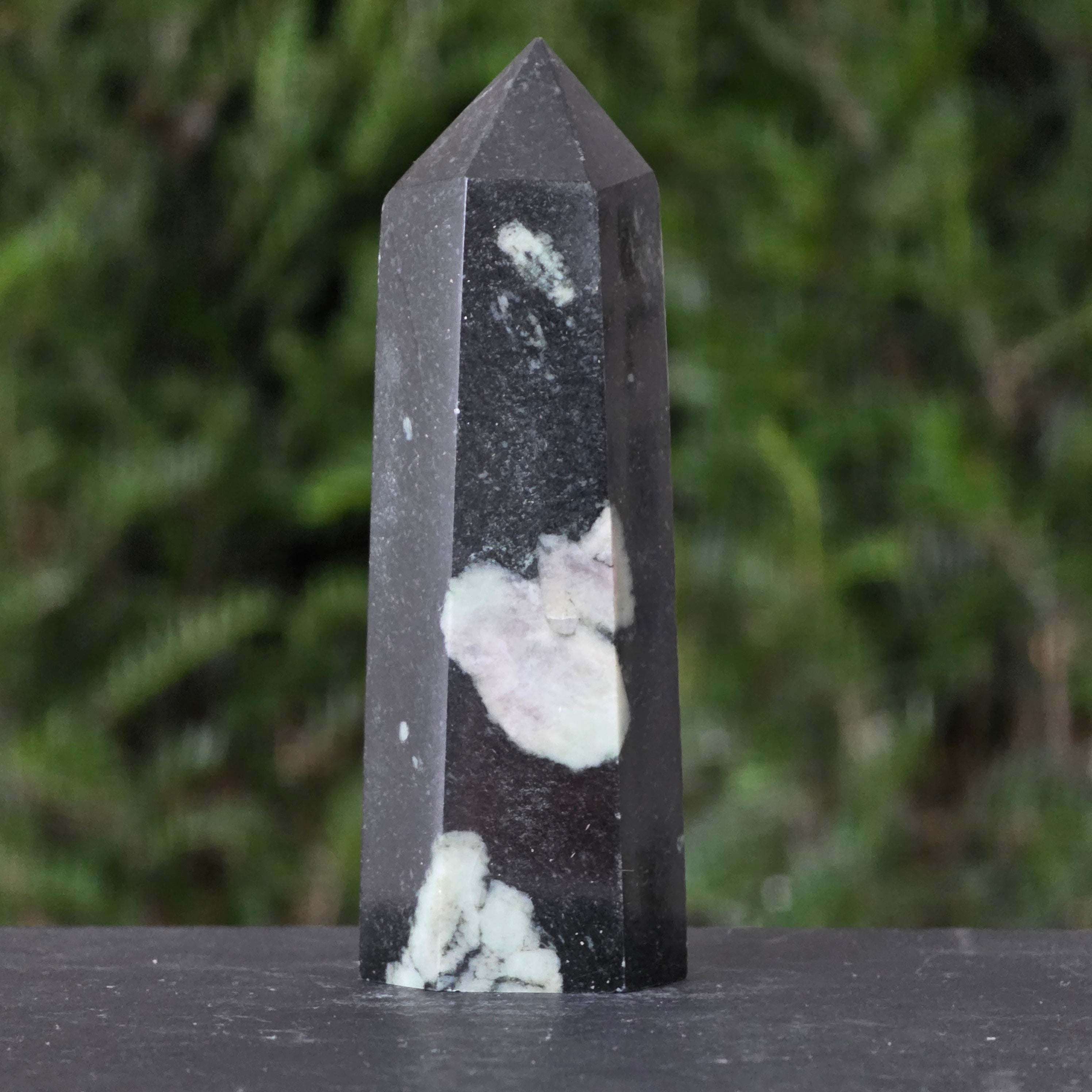 Obelisc piatra crizantema | Model 9