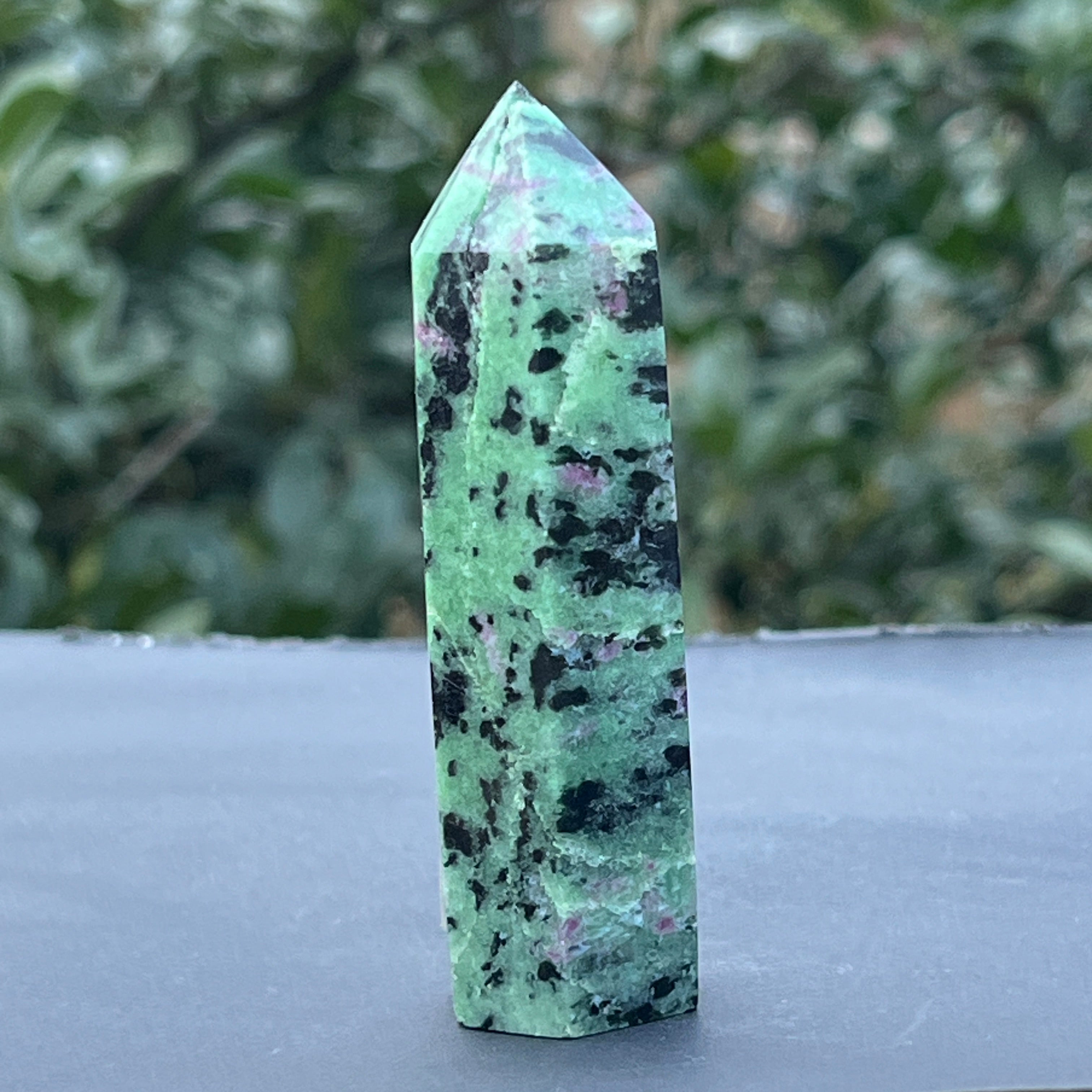 Obelisc rubin in zoisit model 3