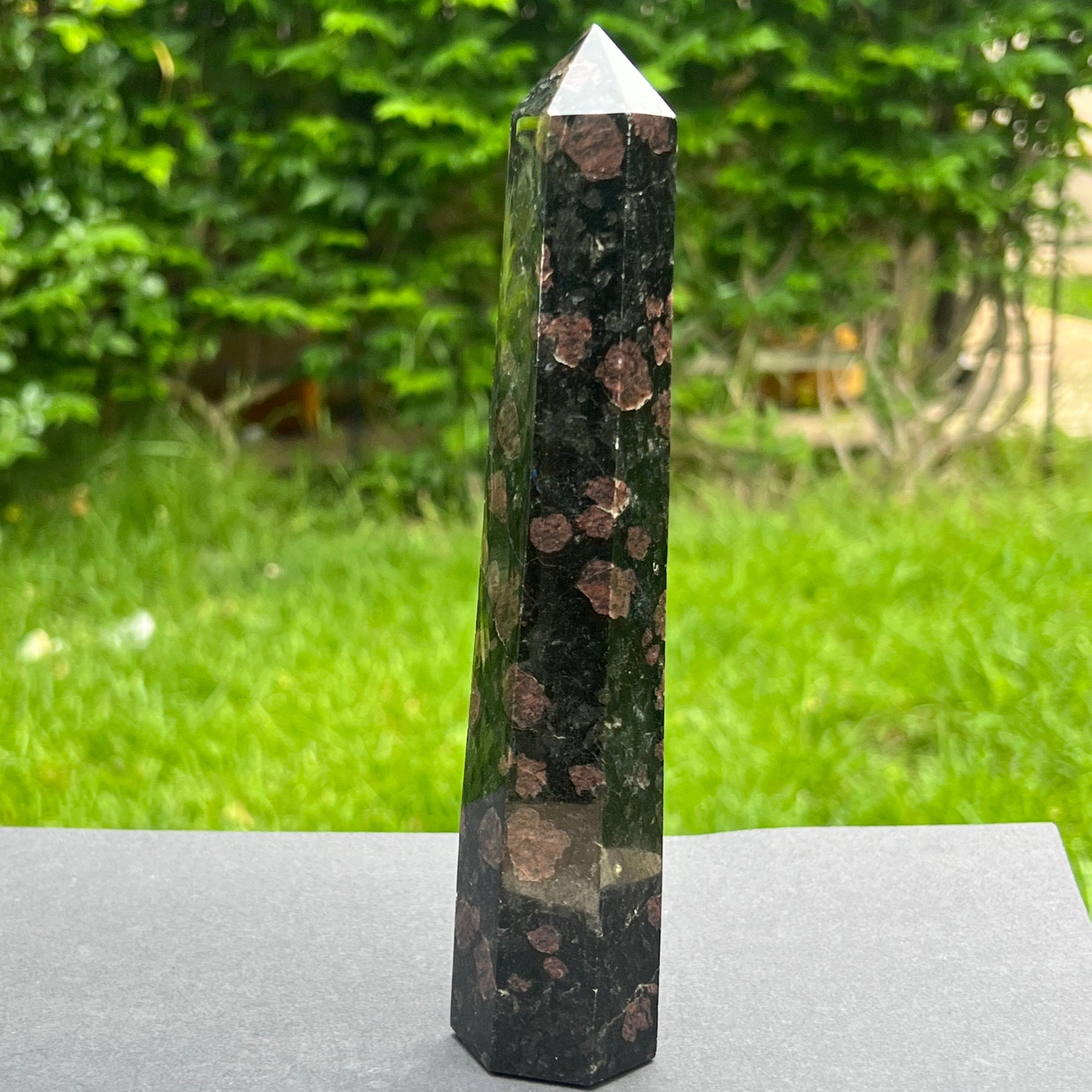 Obelisc turmalina neagra cu granat model 23
