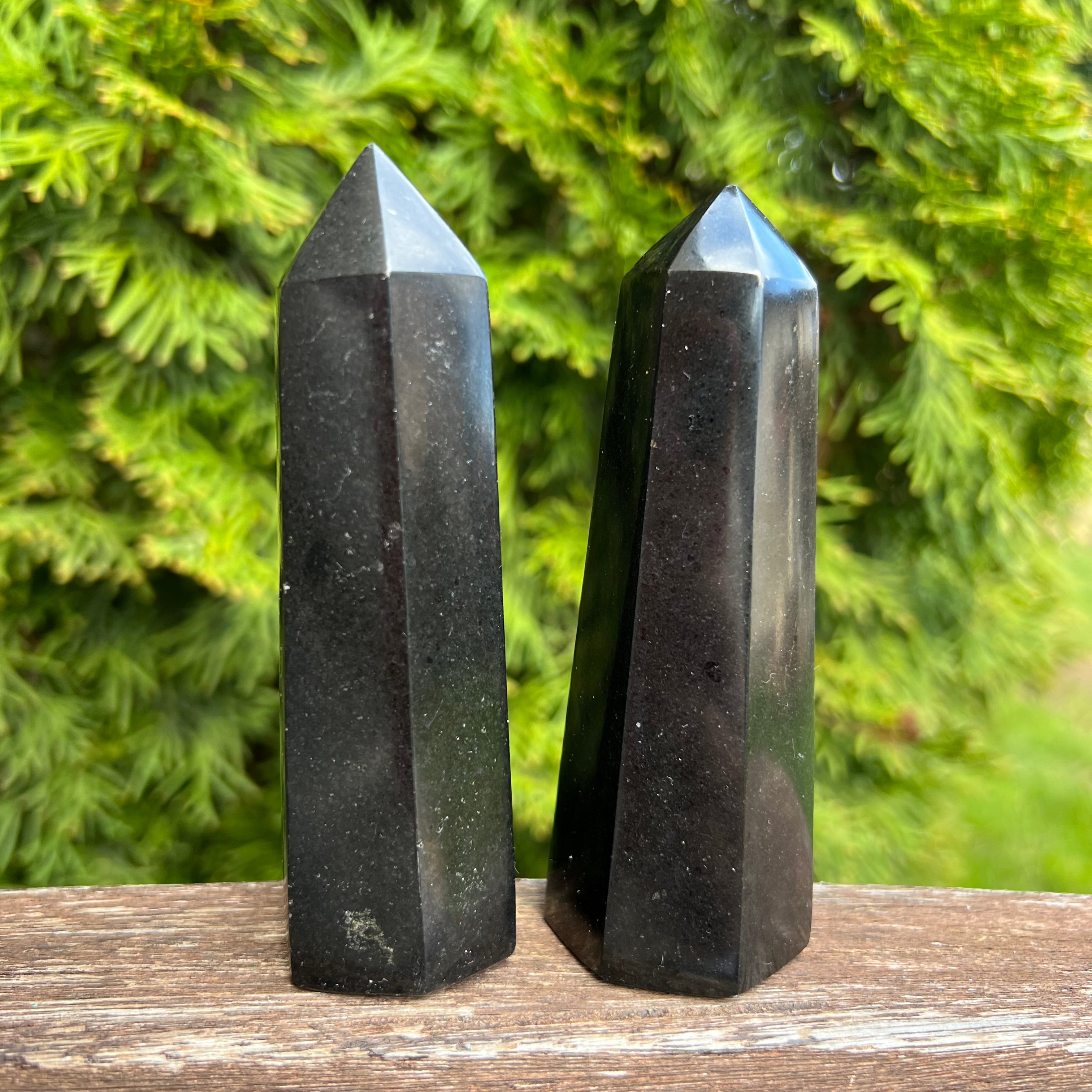 Obelisc/turn bazalt m1 10.5 cm * 3 cm lava vulcanica