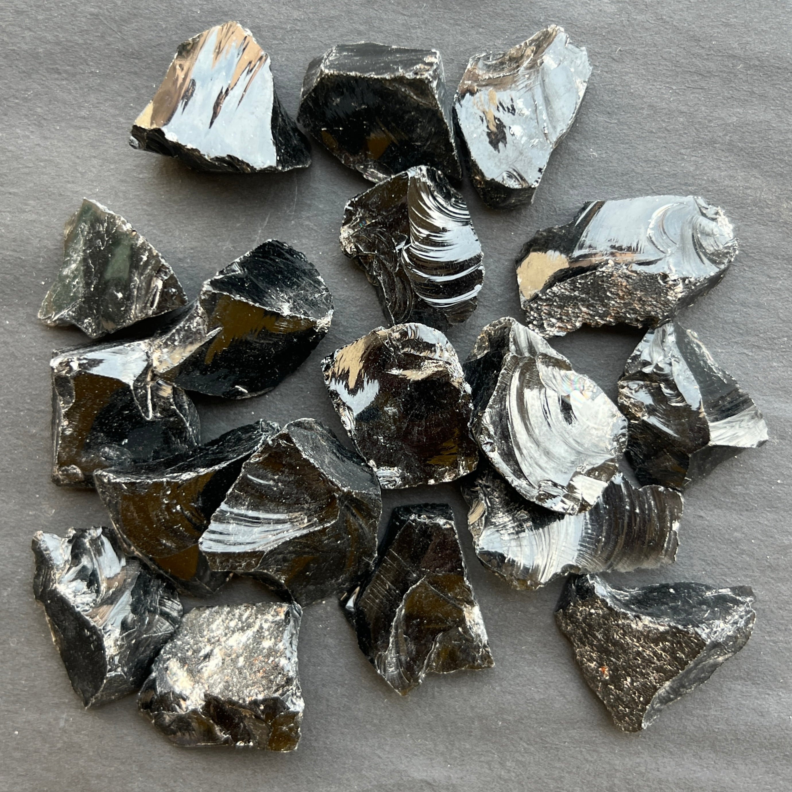 Obsidian piatra bruta spartura
