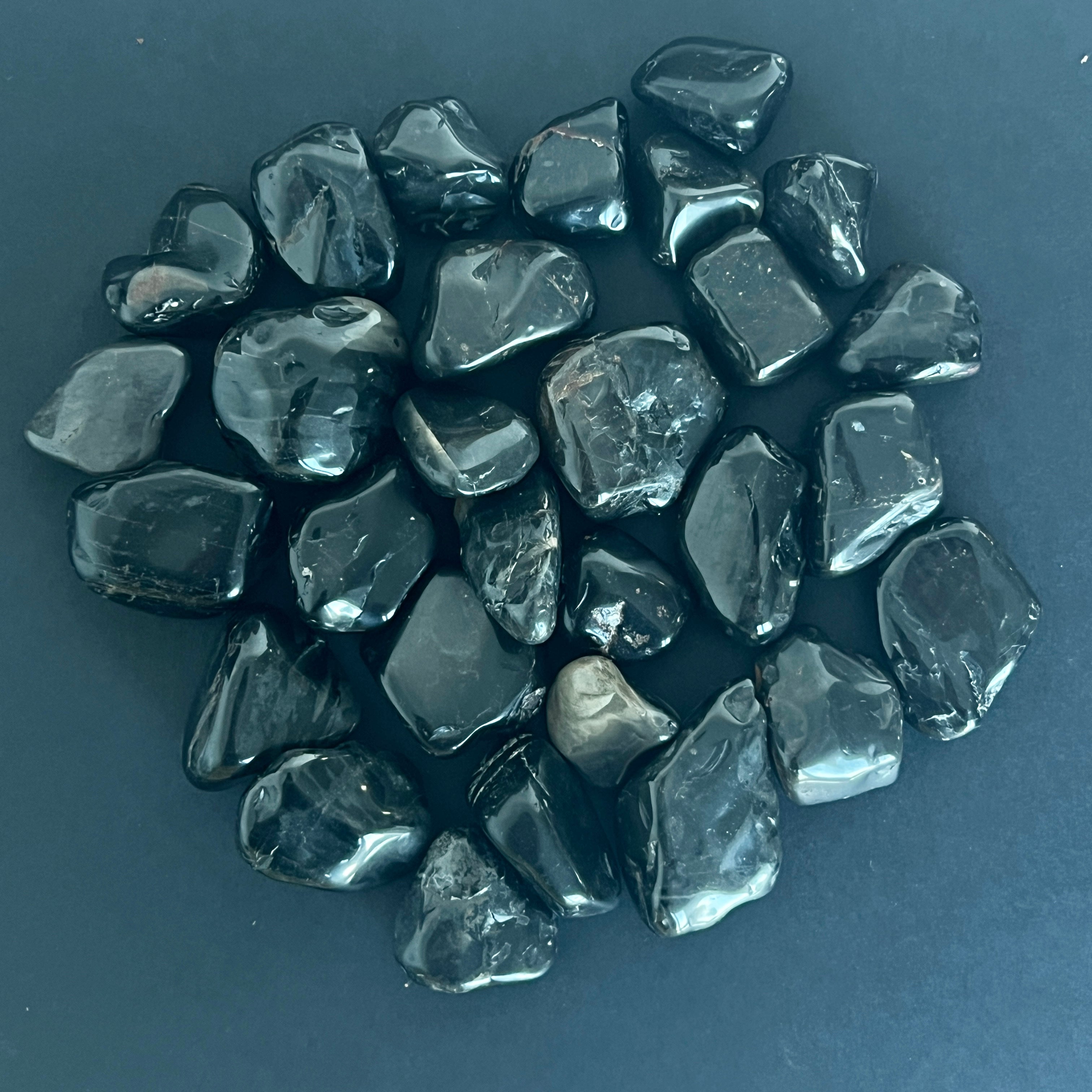 Onix negru piatra rulata model 3