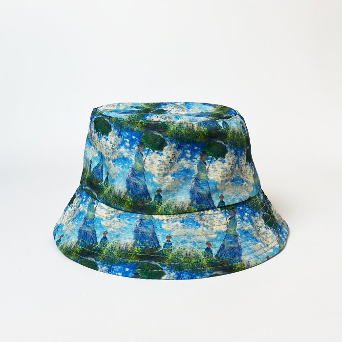 Palarie tip bucket unisex cu doua fete imprimata cu reproducere dupa Claude Monet Femeia cu umberala de soare