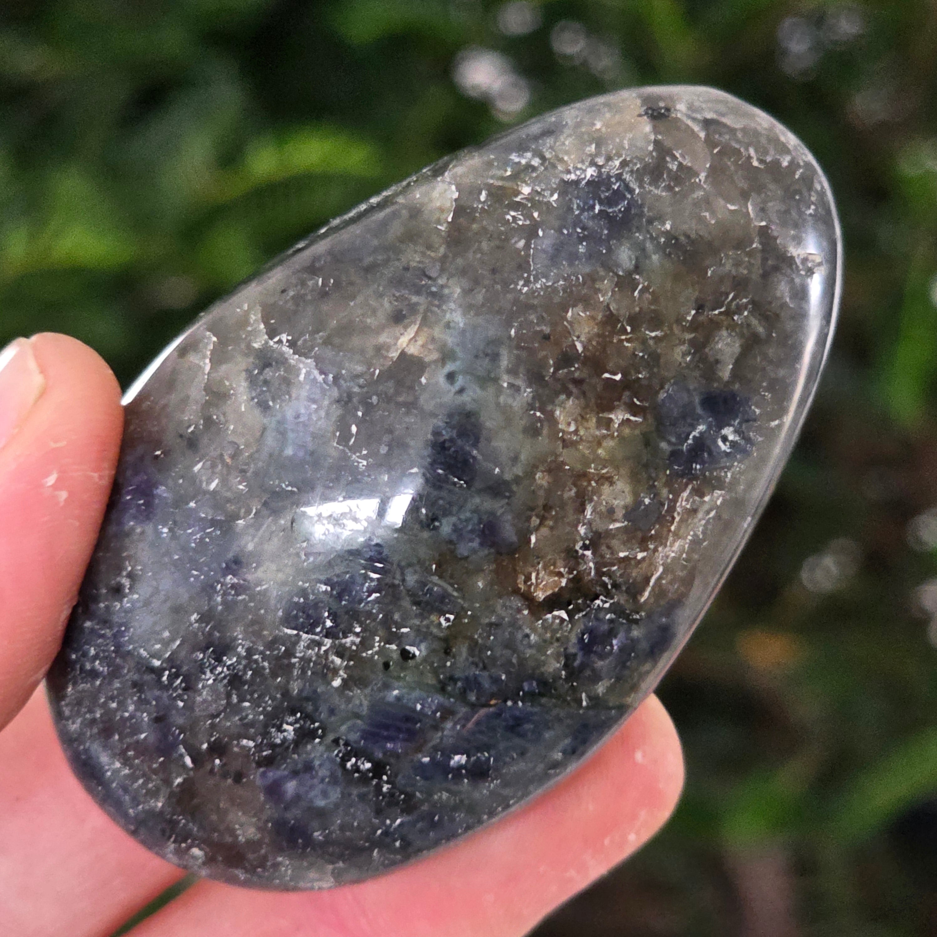 Palmstone Iolit (safir de apa) din Madagascar model 1