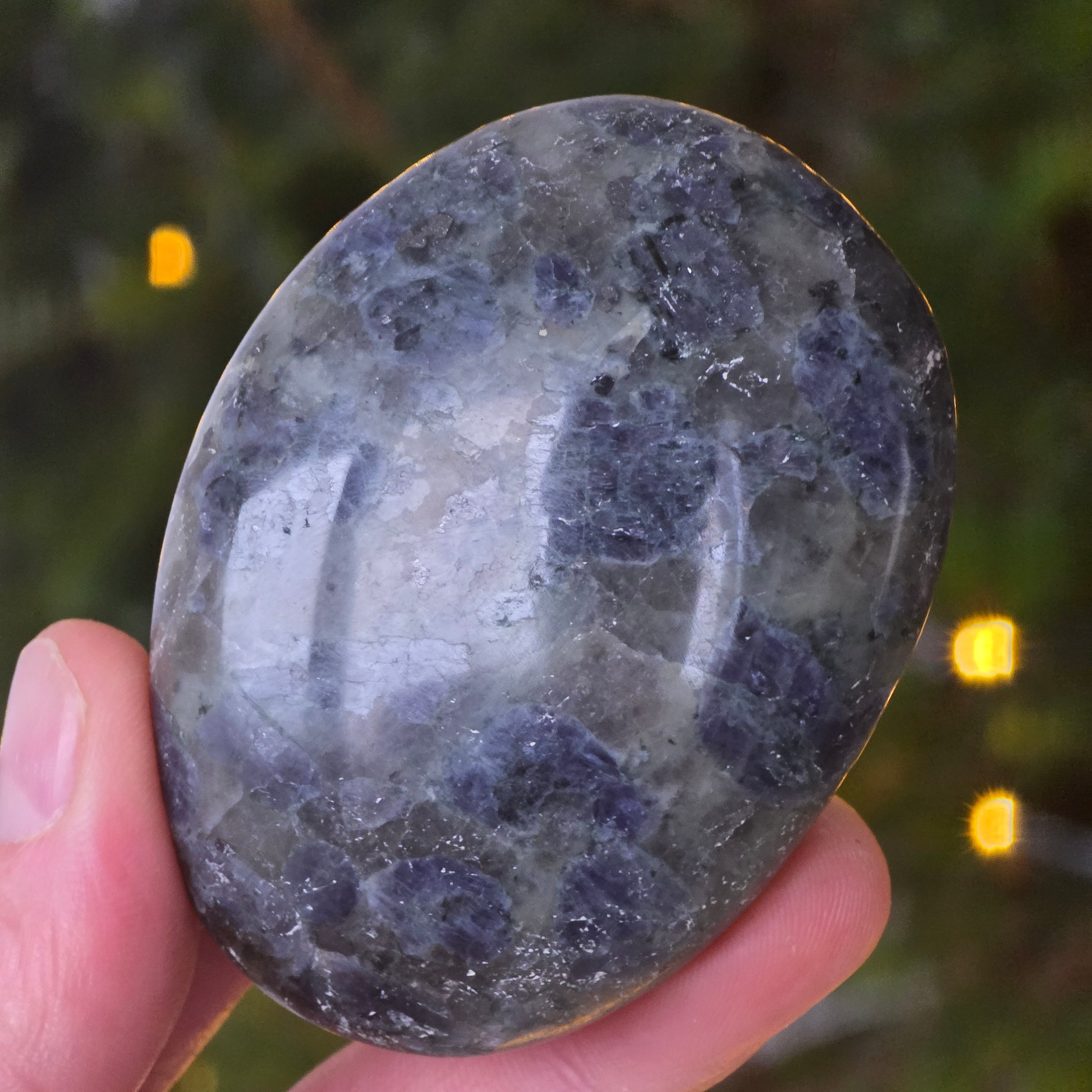 Palmstone Iolit (safir de apa) din Madagascar model 14