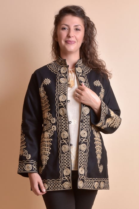 Palton traditional negru cu broderie florala crem Doina