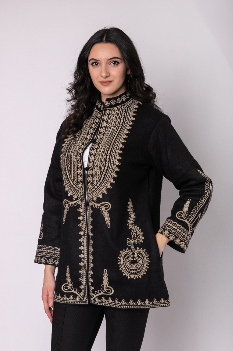 Palton traditional negru cu broderie florala crem Emilia