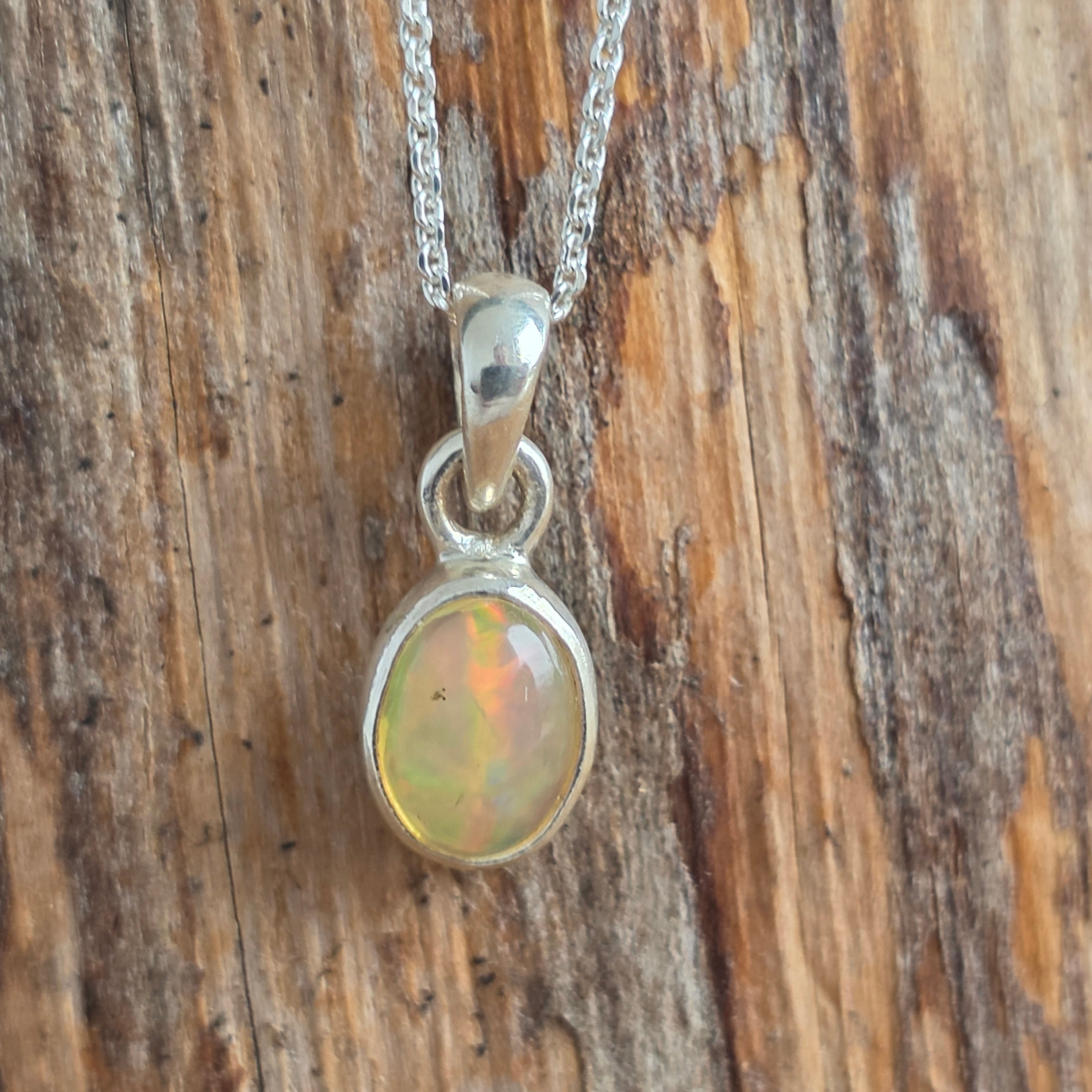 Pandantiv opal din argint | Model 6