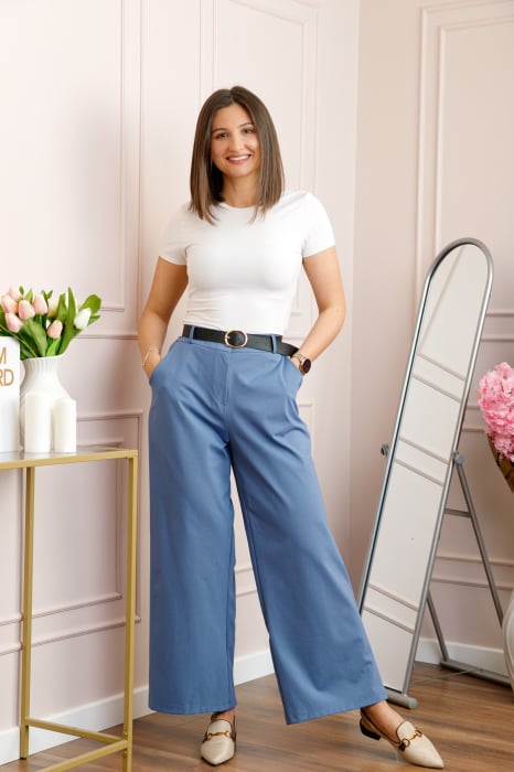 Pantaloni bleu evazati cu talie elastica la spate si curea reglabila Molly