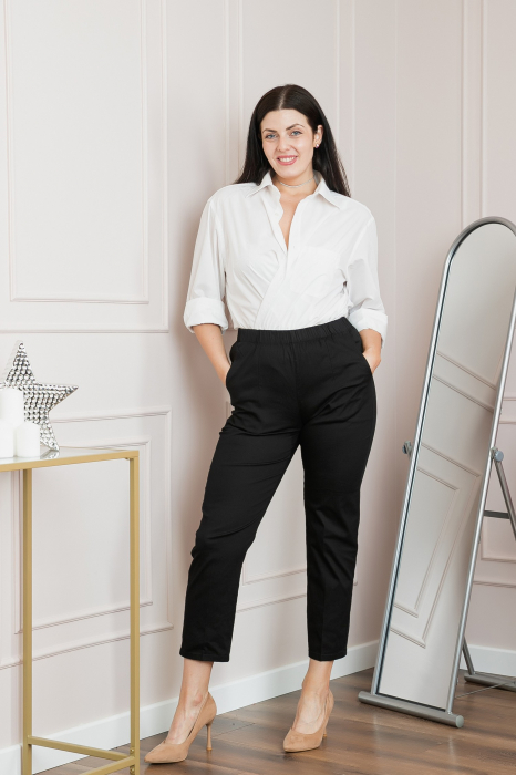 Pantaloni casual negri cu talie elastica si buzunare functionale