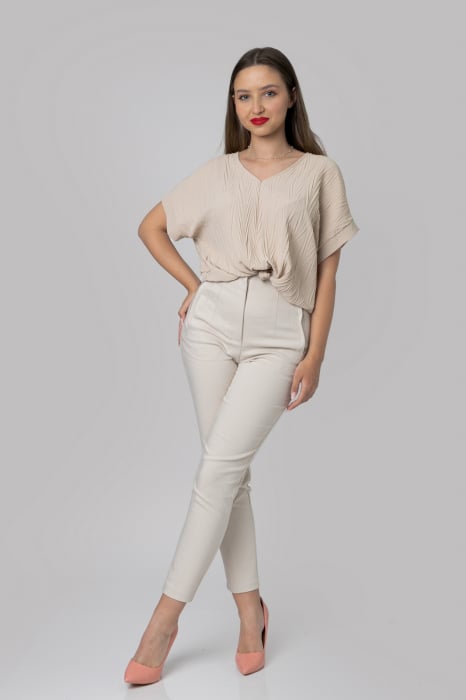 Pantaloni crem cu talie inalta si cusaturi decorative
