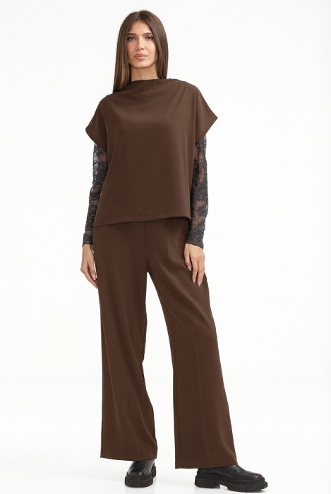 Pantaloni eleganti cu croiala dreapta, lejera, maro