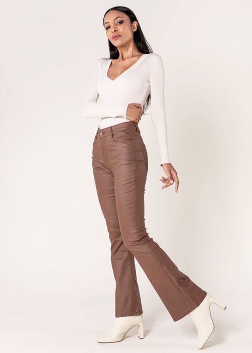 Pantaloni evazati din piele ecologica Maro mat LP302 M9