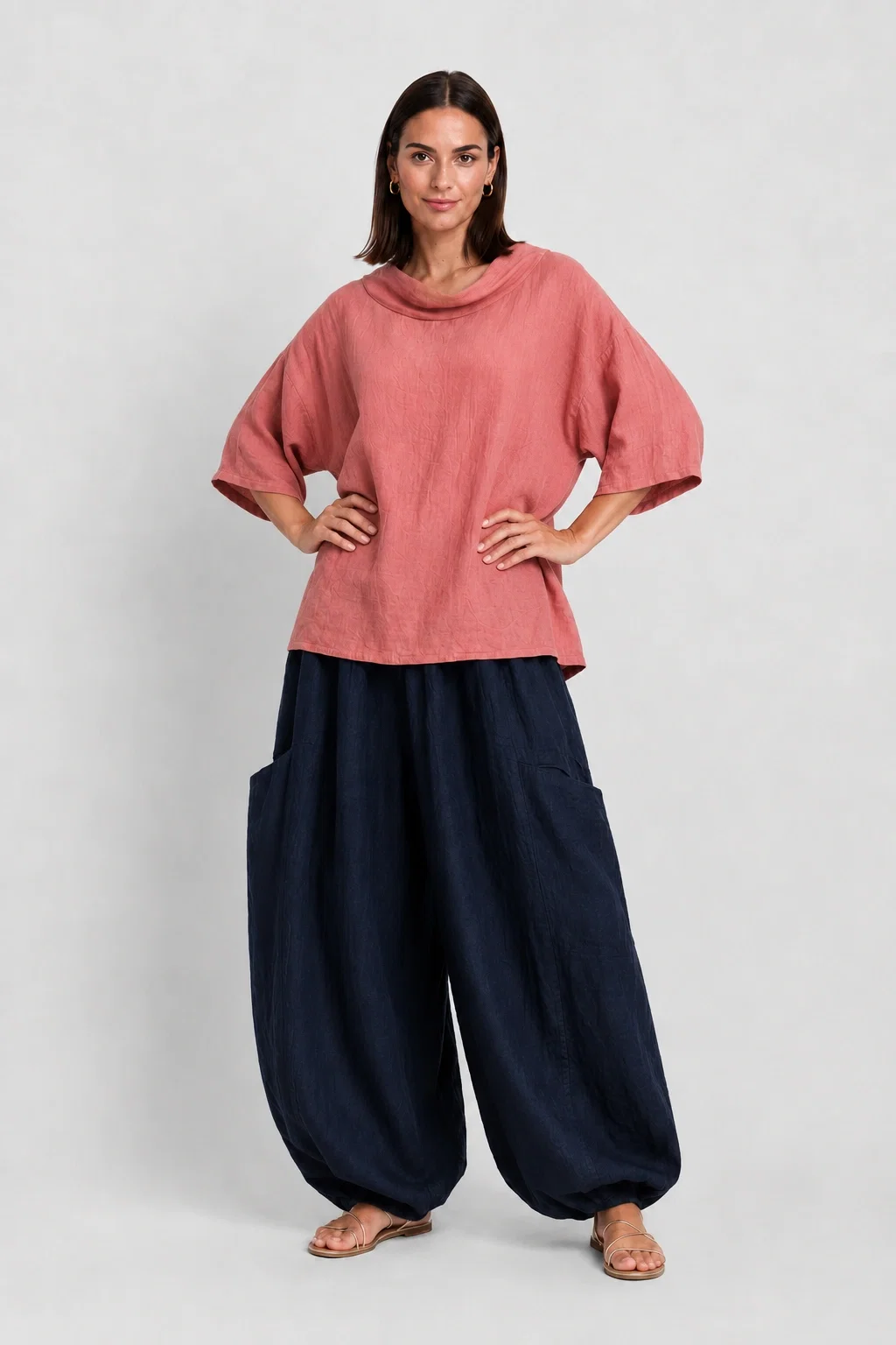 Pantaloni foarte largi din in cu croi balon si buzunare, bleumarin