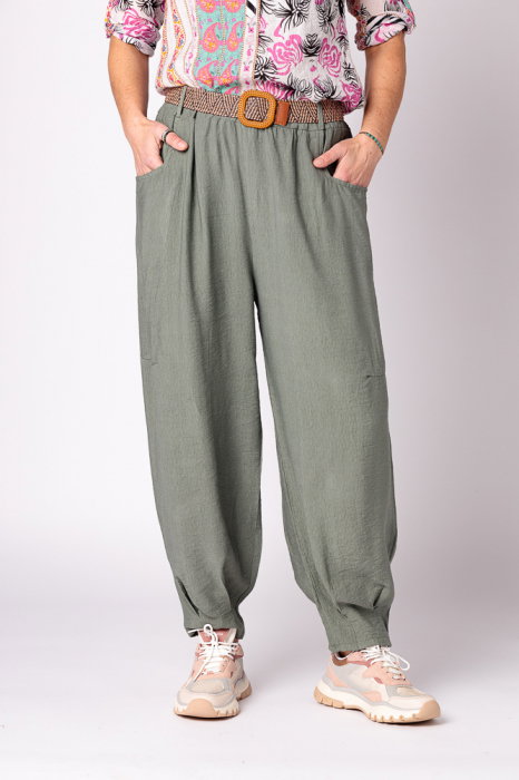 Pantaloni kaki, masura mare, cu curea, din vascoza