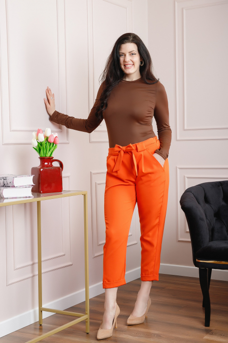 Pantaloni orange cu fundita in talie