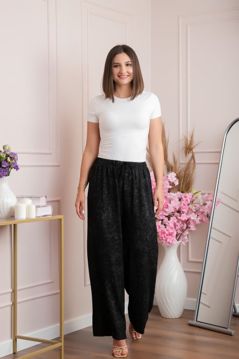 Pantaloni palazzo Carla cu imprimeu abstract - Negru