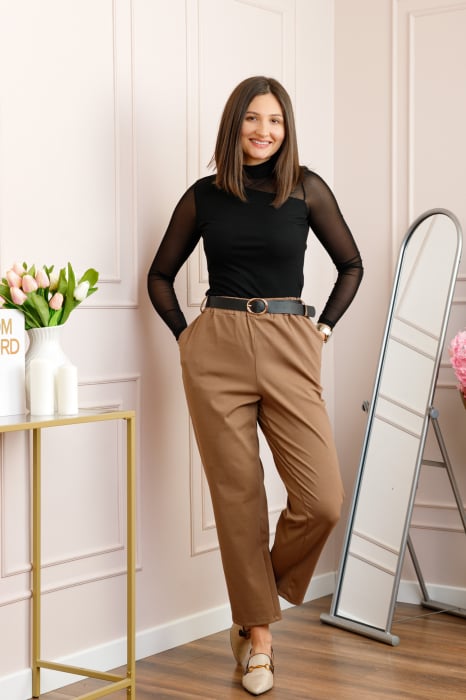 Pantaloni plus size camel cu talie elastica si curea reglabila Lillian