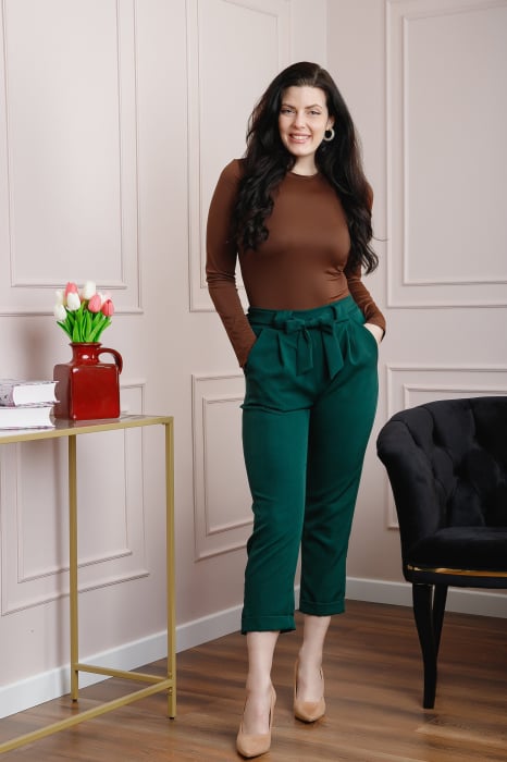 Pantaloni verzi cu fundita in talie