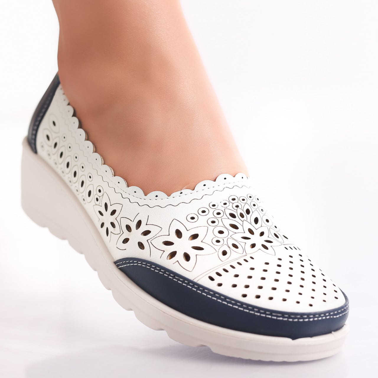 Pantofi dama Alb/Bleumarin din Piele Ecologica Desi - poza 1