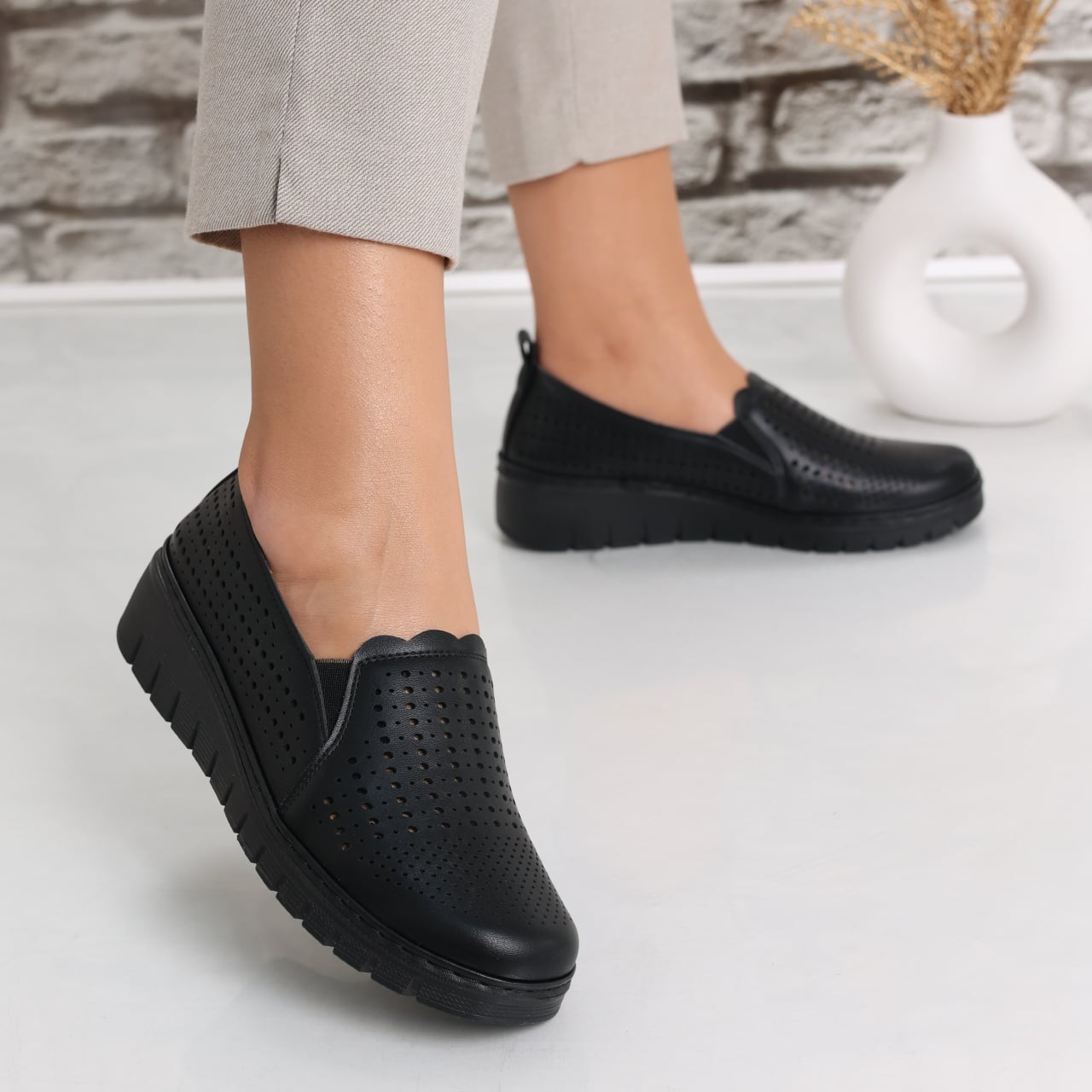 Pantofi dama casual Negri din Piele Ecologica Denova - poza 1