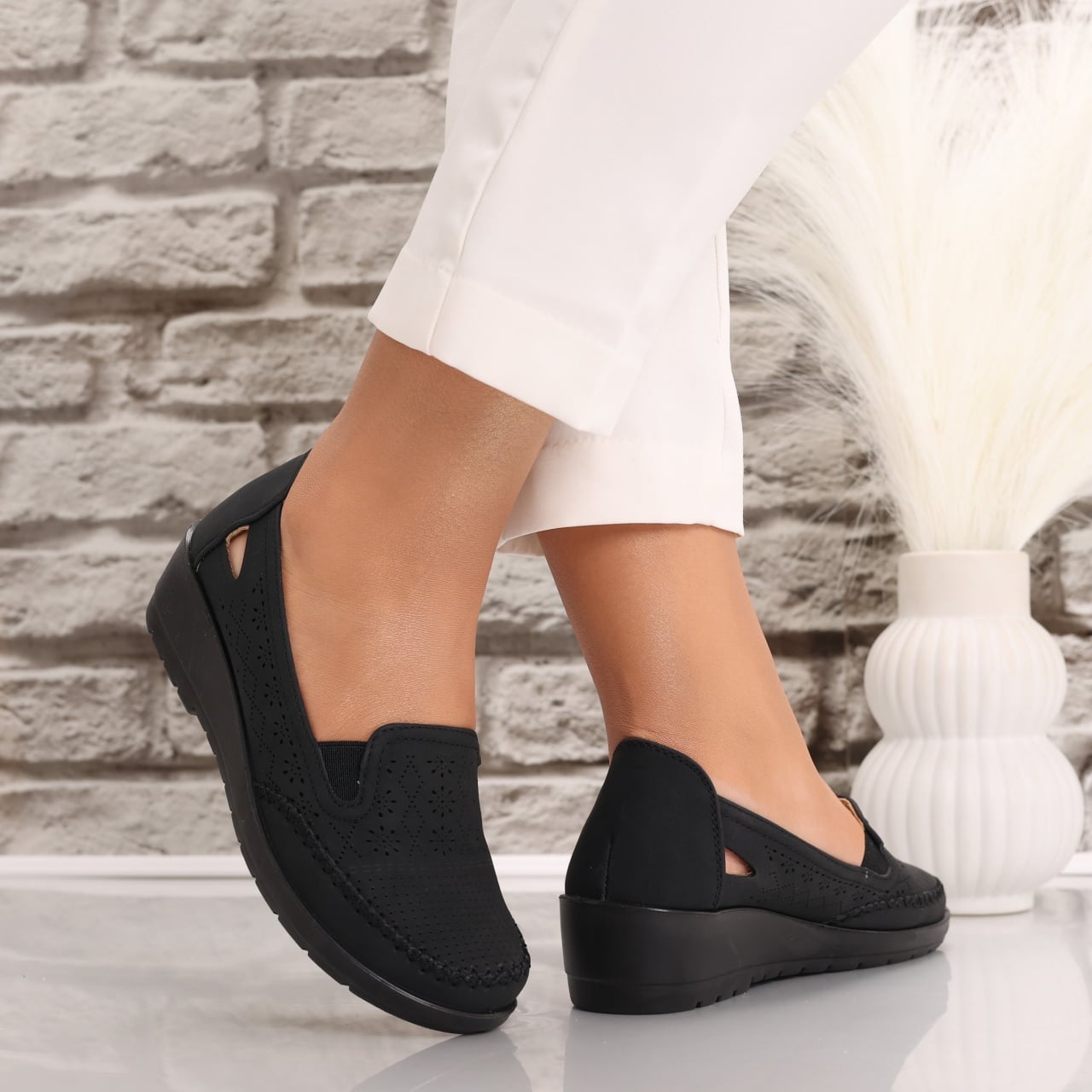 Pantofi dama casual Negri din Piele Ecologica Lasina - poza 1