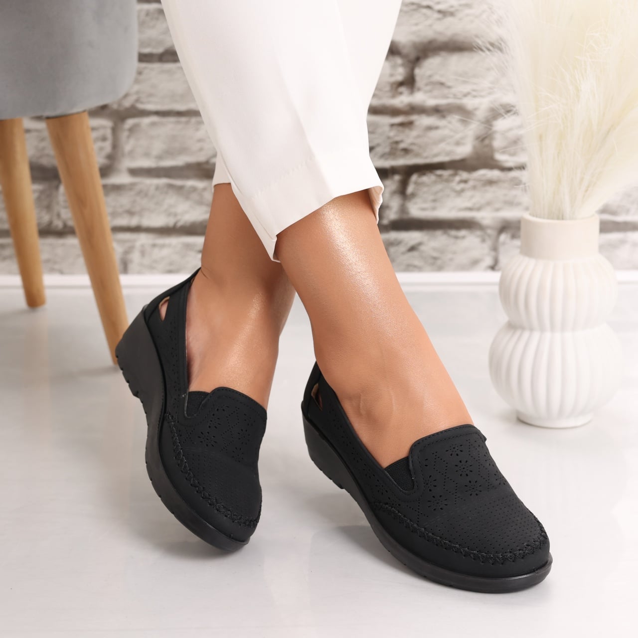 Pantofi dama casual Negri din Piele Ecologica Lasina - poza 2