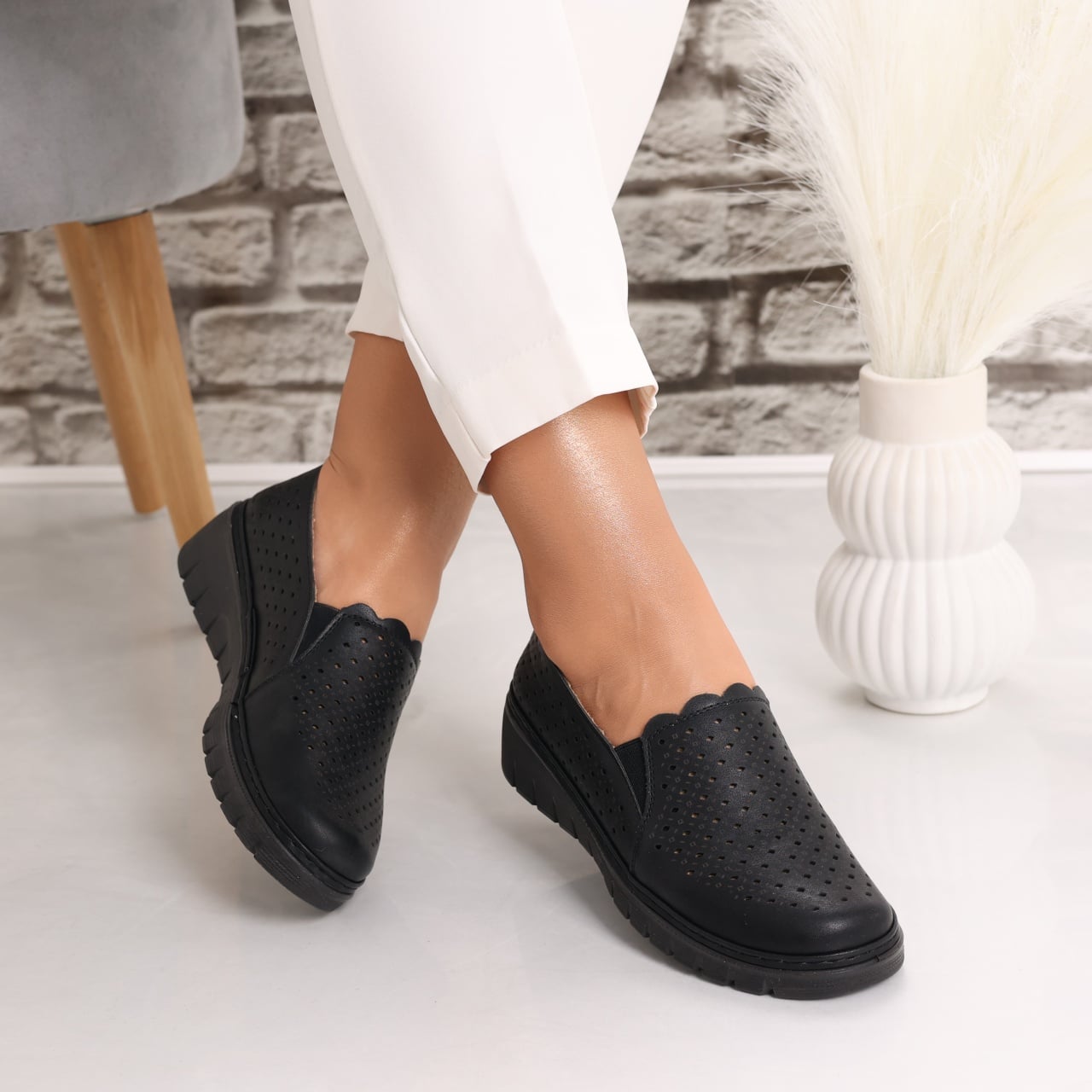 Pantofi dama casual Negri din Piele Ecologica Rujaina - poza 1