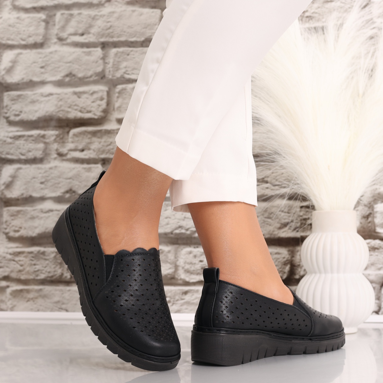 Pantofi dama casual Negri din Piele Ecologica Rujaina - poza 2