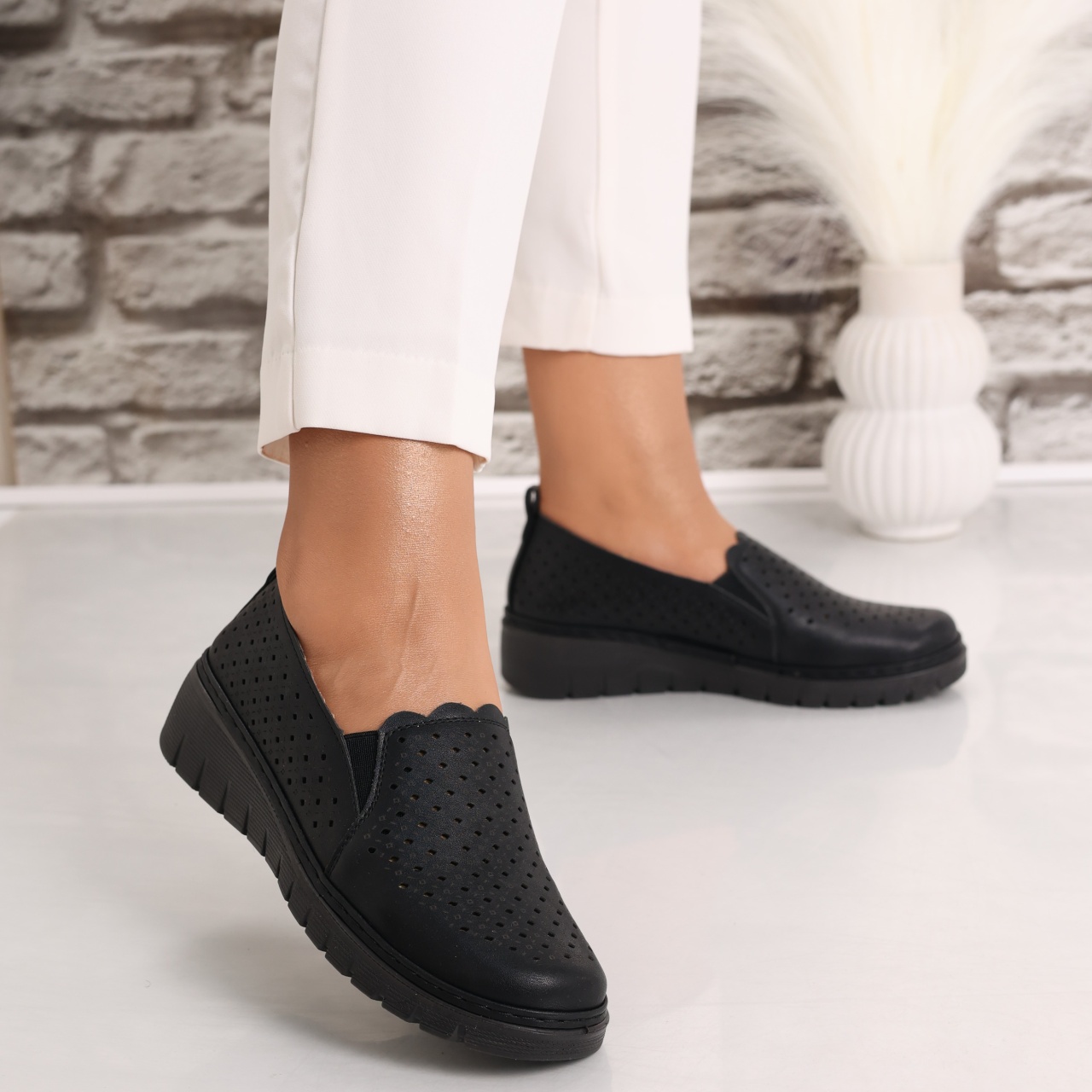 Pantofi dama casual Negri din Piele Ecologica Rujaina - poza 3
