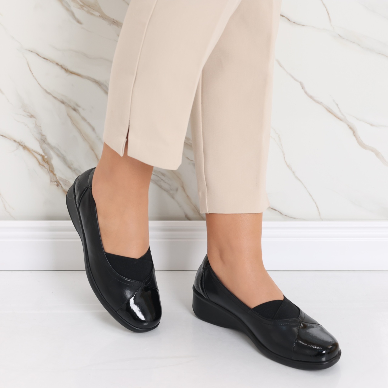 Pantofi dama casual negri din piele ecologica si lacuita Lois - poza 5