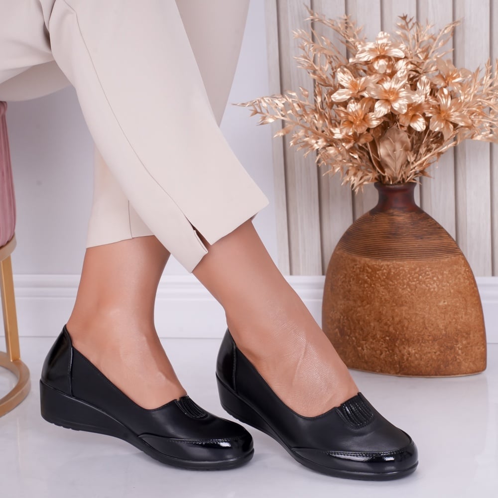 Pantofi dama cu platforma Negri din Piele Ecologica si Piele Lacuita Tara - poza 1