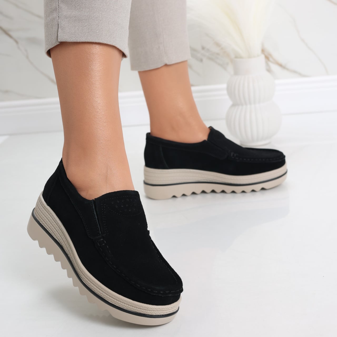 Pantofi dama cu platforma Negri din Piele Naturala Intoarsa Gabrena - poza 1