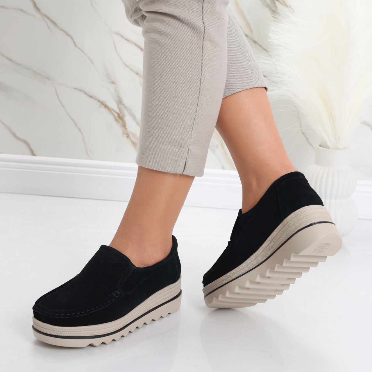 Pantofi dama cu platforma Negri din Piele Naturala Intoarsa Gabrena - poza 5