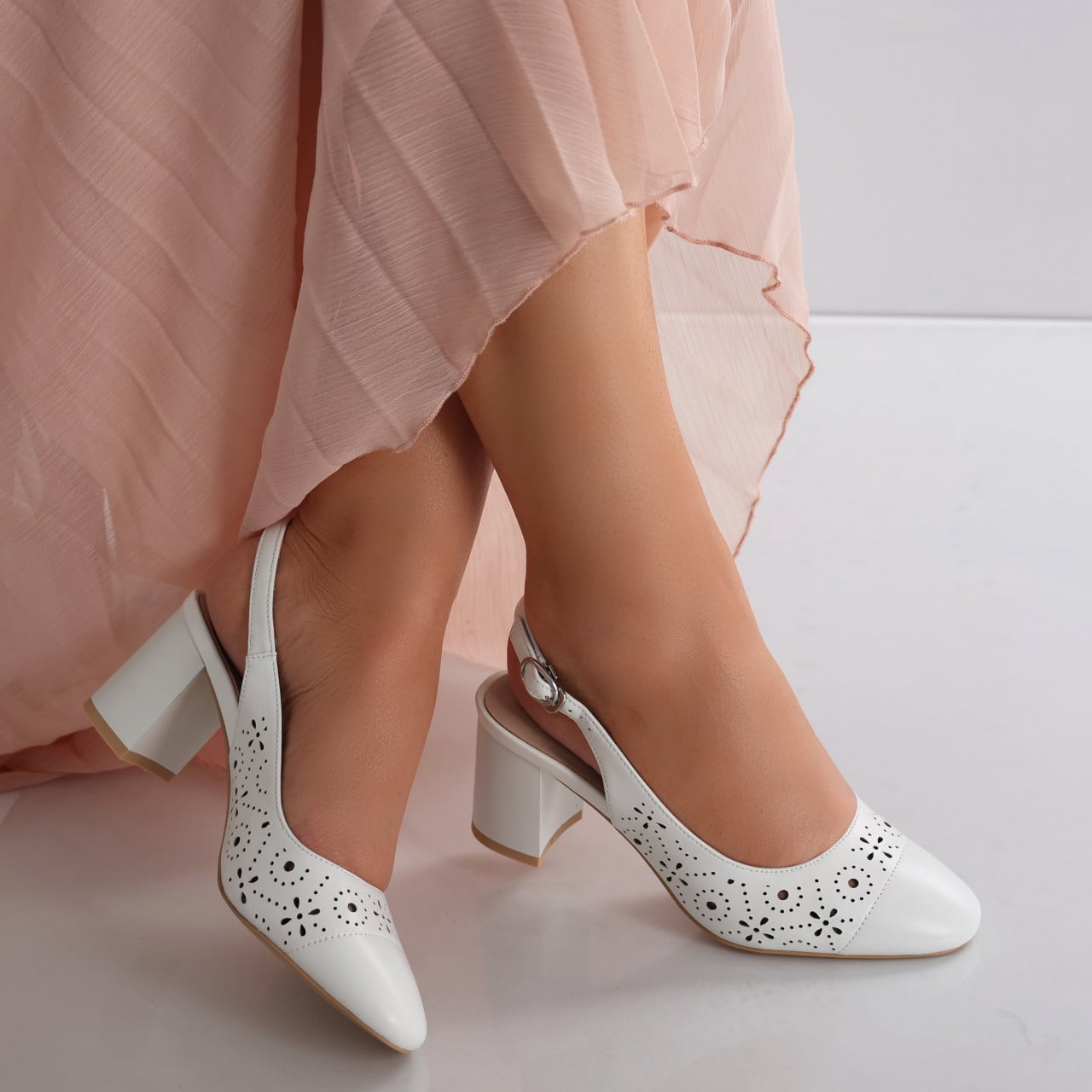 Pantofi dama cu toc Albi din Piele Naturala Jazel - poza 1