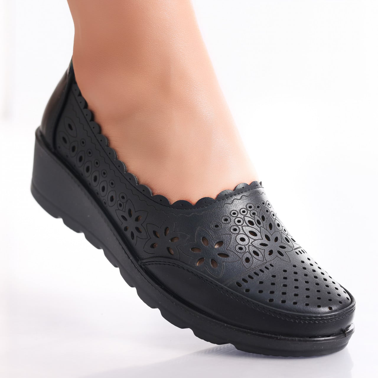 Pantofi dama Negri din Piele Ecologica Desi - poza 1
