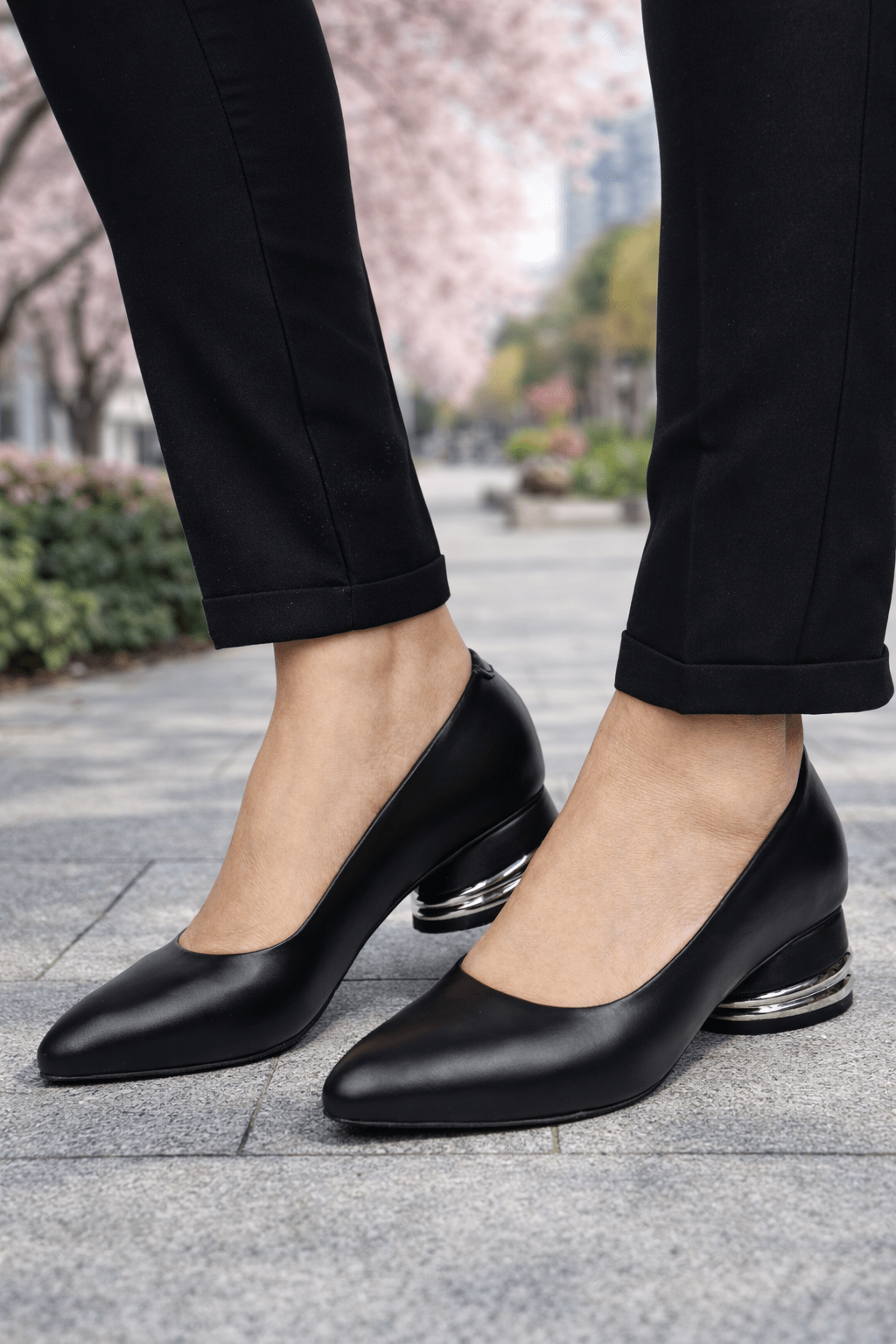 Pantofi Eleganti cu Toc Accesorizat din Piele Negri - VYA BLACK