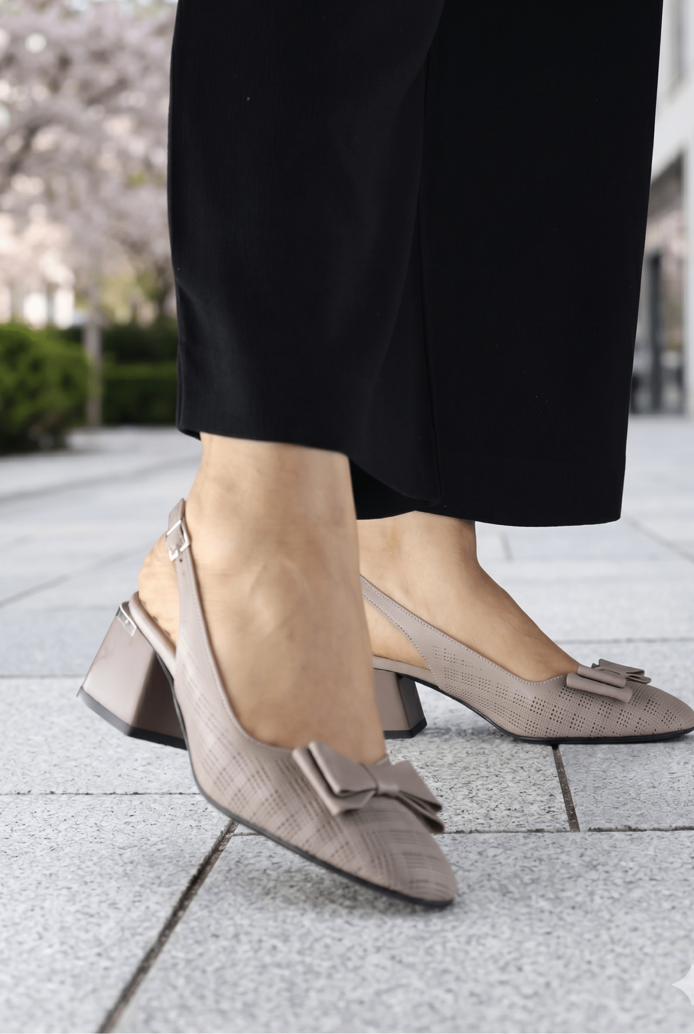Pantofi Eleganti Decupati din Piele Taupe - BYX VIZION