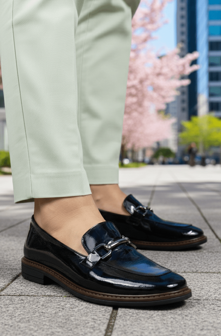 Pantofi gen Loafers din Piele Lac cu Accesoriu - LORE LAC
