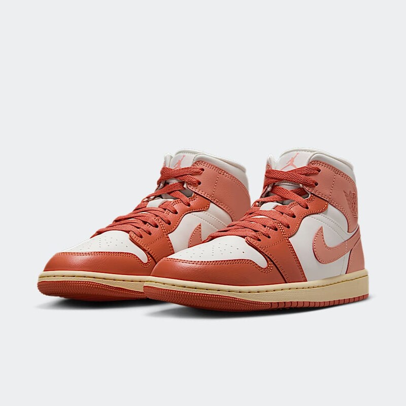 Pantofi sport Nike WMNS AIR JORDAN 1 MID - poza 2