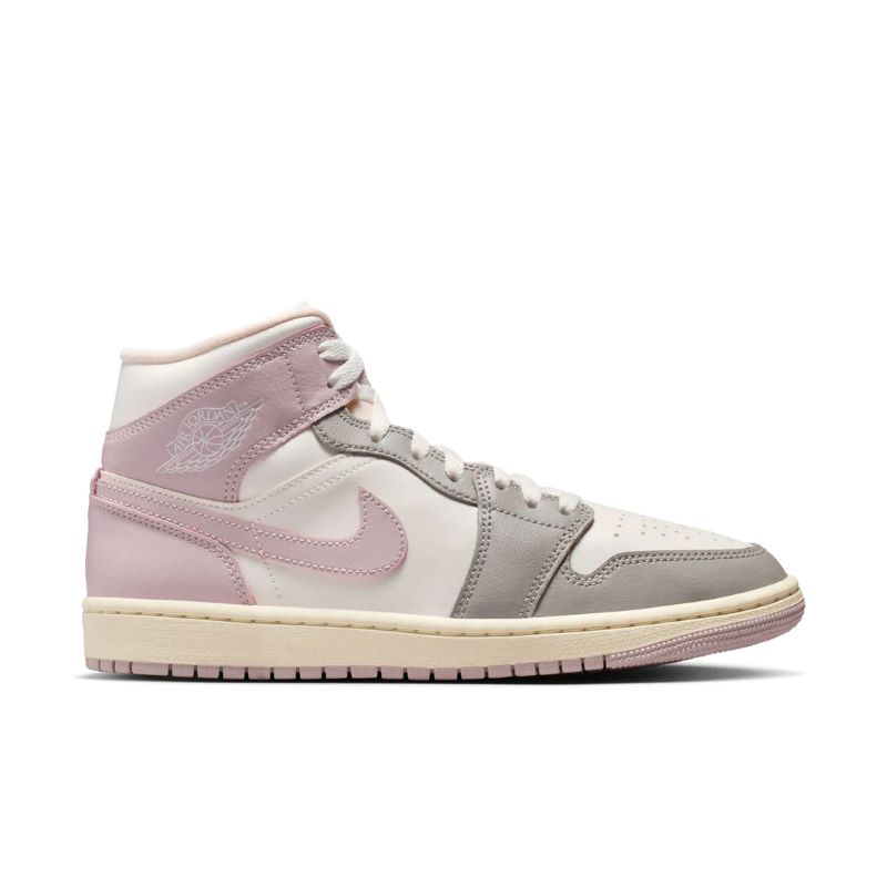 Pantofi sport Nike WMNS AIR JORDAN 1 MID - poza 1