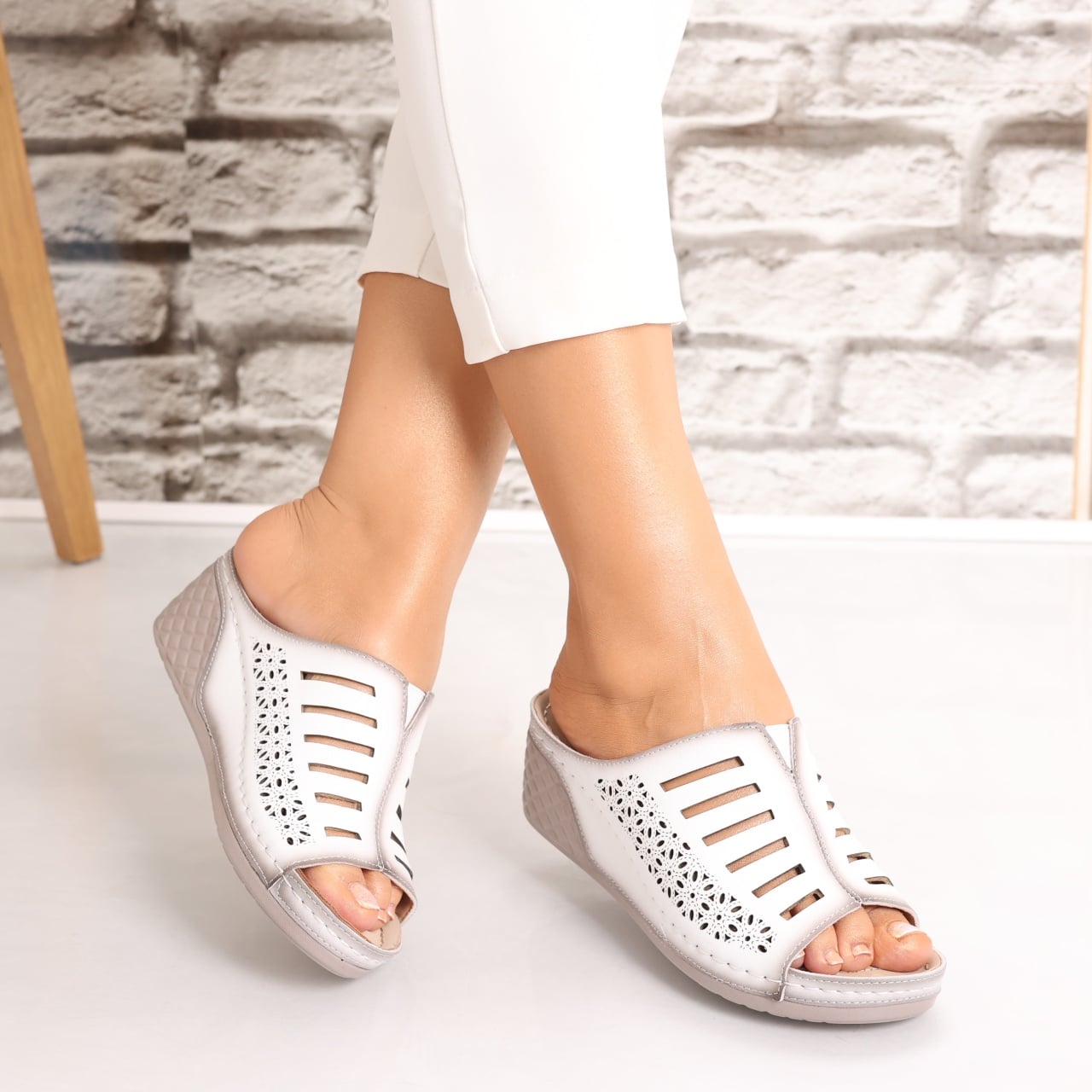 Papuci dama cu platforma Albi din Piele Ecologica Adaya - poza 1