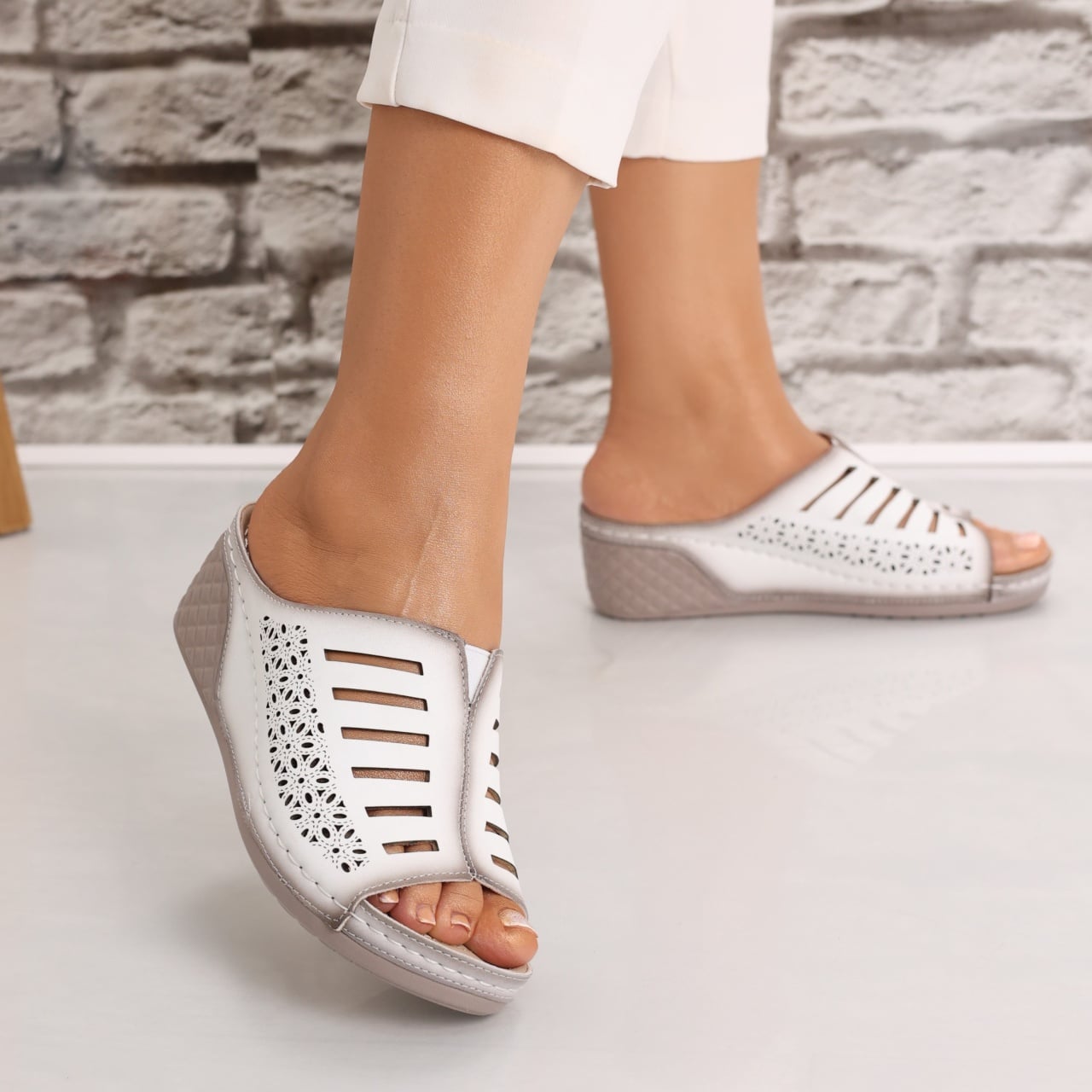 Papuci dama cu platforma Albi din Piele Ecologica Adaya - poza 2