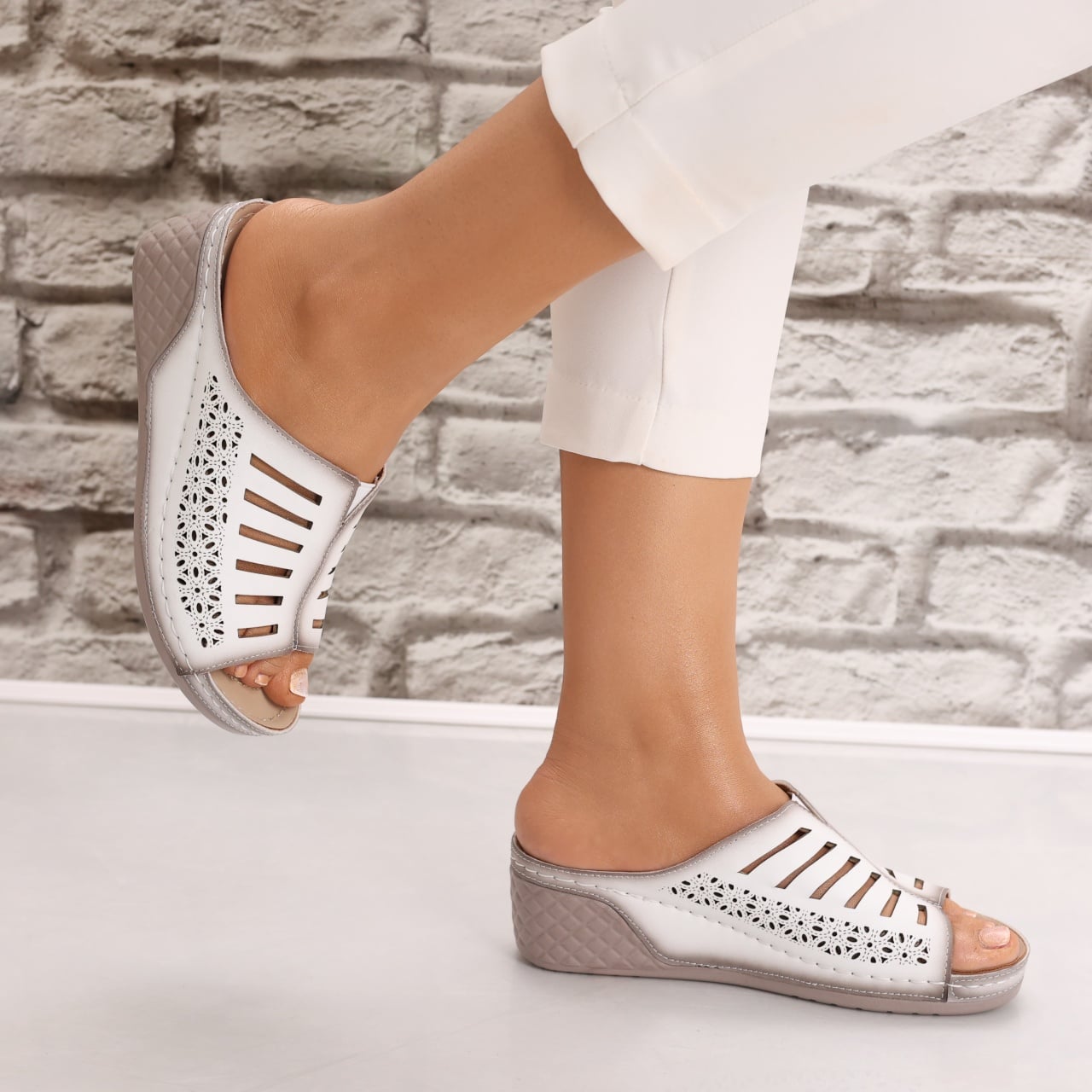 Papuci dama cu platforma Albi din Piele Ecologica Adaya - poza 4